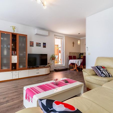 Apartman Laura Cres Eksteriør bilde