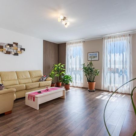 Apartman Laura Cres Eksteriør bilde